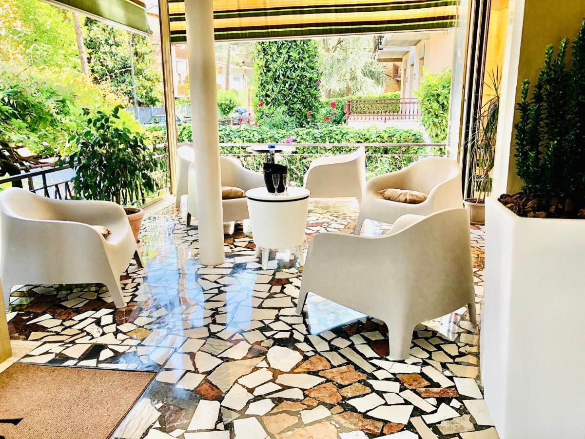 Hotel Villa Serena 卡斯特罗卡罗泰尔梅 外观 照片