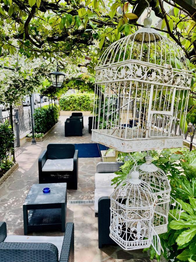 Hotel Villa Serena 卡斯特罗卡罗泰尔梅 外观 照片